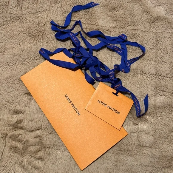 2 piece LOUIS VUITTON gift set - Picture 1 of 3